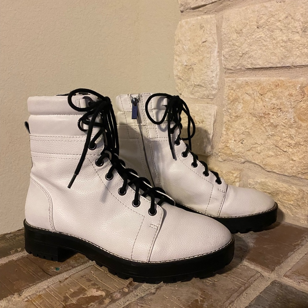 Gianni Bini leather boots women’s size 9.5 white leather lace up combat boots